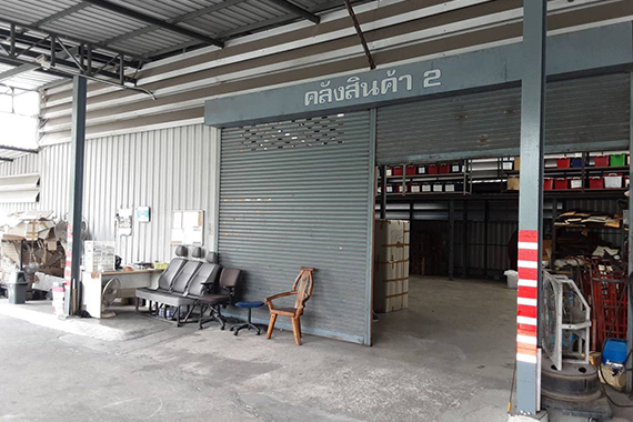 TH Warehouse